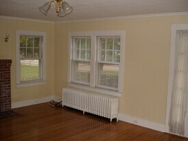 197 Barton Ave, Unit 197 Barton Ave in Patchogue, NY - Building Photo