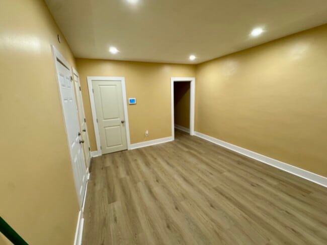 4927 Wissahickon Ave, Unit 2 in Philadelphia, PA - Building Photo - Building Photo