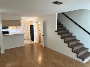 12325 Villager Ct in Tampa, FL - Foto de edificio - Building Photo