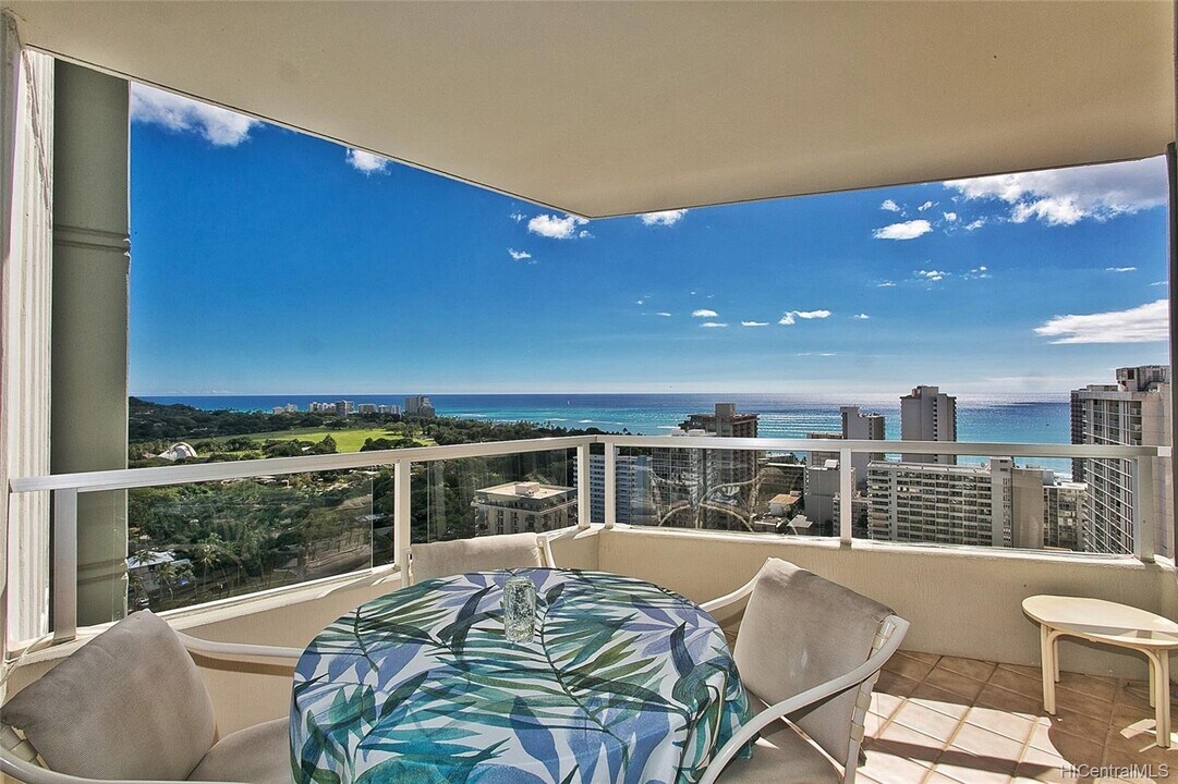 2600 Pualani Way, Unit #2705 in Honolulu, HI - Building Photo
