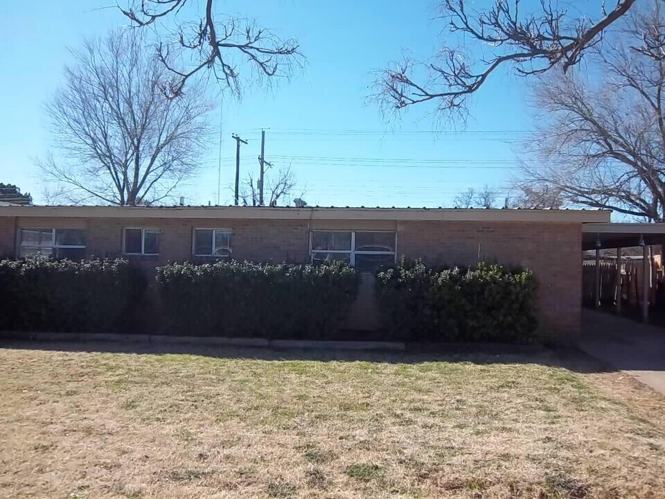 2711 66th St in Lubbock, TX - Building Photo