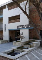 Riverfalls at Bellmar in Dallas, TX - Building Photo