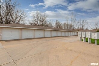 4600 Grand Ave, Unit c6 in Davenport, IA - Building Photo - Building Photo