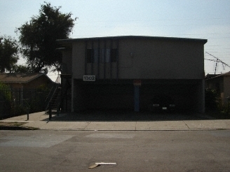 1302 W 97th St in Los Angeles, CA - Building Photo - Building Photo