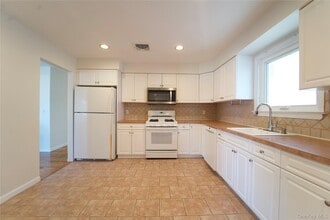 556 E Harrison St in Long Beach, NY - Building Photo - Building Photo