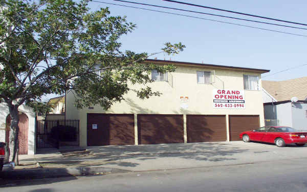 459 Orange Ave in Long Beach, CA - Foto de edificio - Building Photo