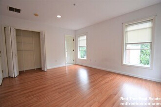 7 Acron Rd, Unit 2 in Brookline, MA - Building Photo - Building Photo