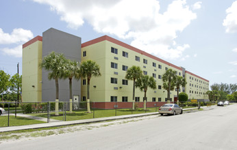 Sierra Lake Apartments in Miami, FL - Building Photo - Building Photo