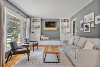 2425 Cavell Ave S in Minneapolis, MN - Building Photo - Building Photo