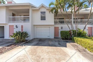 106 Sun Isle Cir in Treasure Island, FL - Building Photo