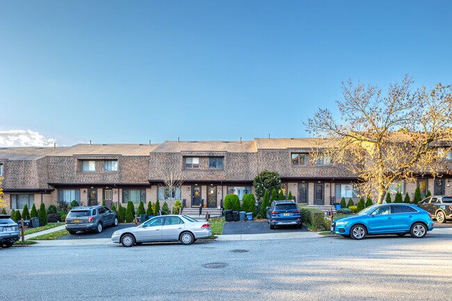10 Amy Ct in Staten Island, NY - Foto de edificio - Building Photo