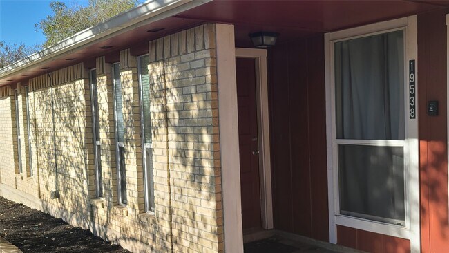 19538 Hollowlog Dr in Katy, TX - Building Photo - Building Photo