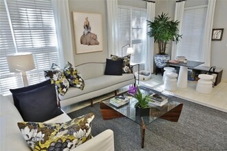 2828 Segovia St in Coral Gables, FL - Foto de edificio - Building Photo