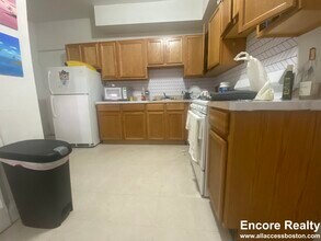 1786 Beacon St, Unit 1788-1A in Brookline, MA - Building Photo - Building Photo