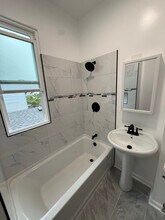 2446 N Luna Ave in Chicago, IL - Building Photo - Building Photo
