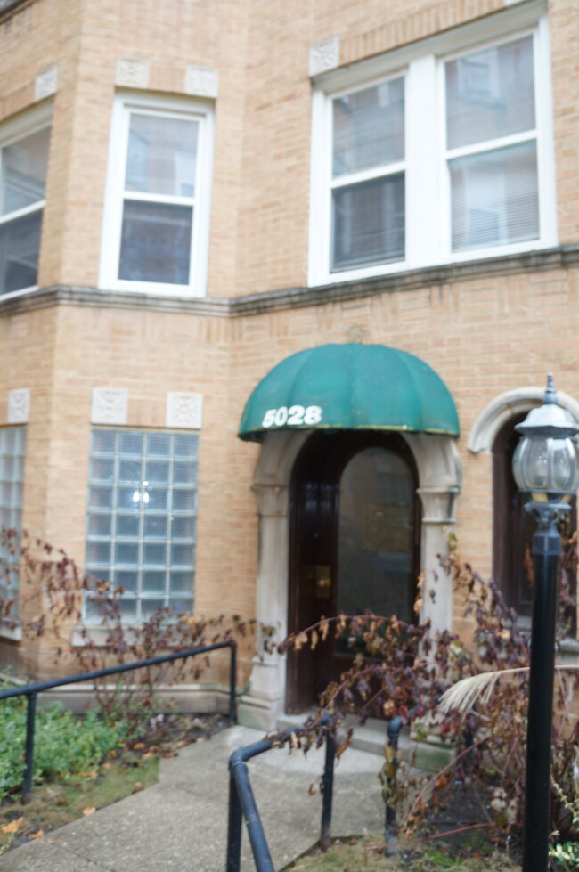 5022 N Springfield Ave, Unit 28-1E in Chicago, IL - Building Photo - Building Photo