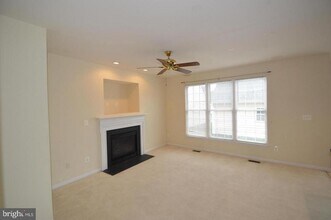 42555 Pelican Dr in South Riding, VA - Building Photo - Building Photo