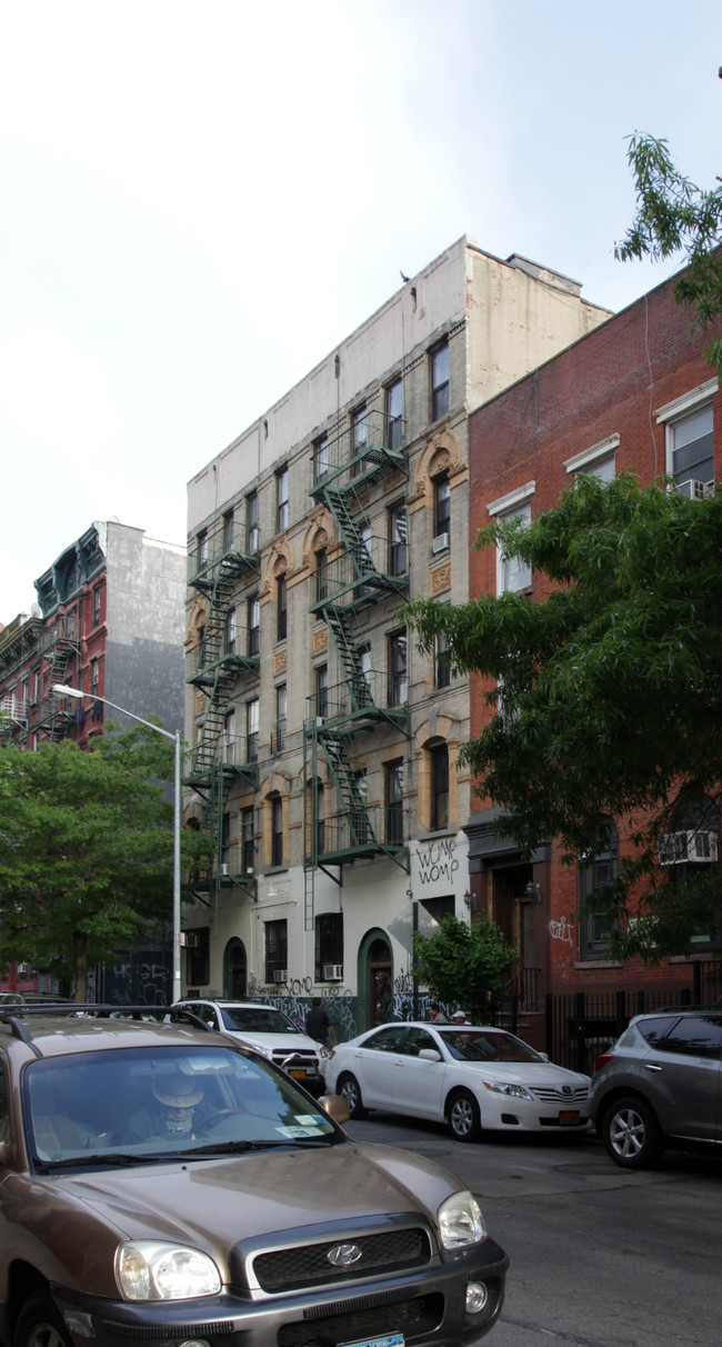 131-133 Henry St in New York, NY - Foto de edificio - Building Photo