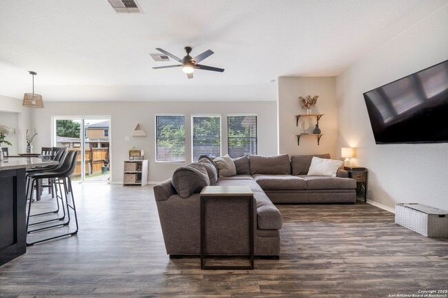 6706 Tezel Oaks in San Antonio, TX - Foto de edificio - Building Photo