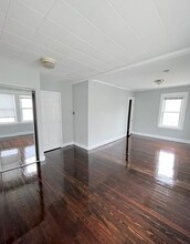 563 Coggeshall St-Unit -2 in New Bedford, MA - Building Photo - Building Photo