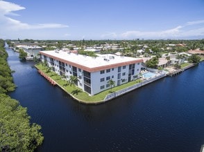 Coral Ridge Isles Apartments in Fort Lauderdale, FL - Building Photo - Building Photo