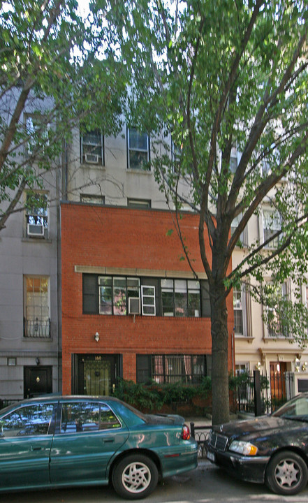 160 E 74th St in New York, NY - Building Photo