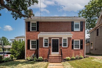819 Weedon St in Fredericksburg, VA - Foto de edificio - Building Photo