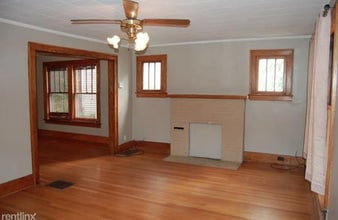 825 Sylvan Ave in Ann Arbor, MI - Building Photo - Building Photo