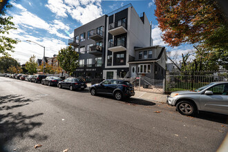 336-338 E 28th St in Brooklyn, NY - Foto de edificio - Building Photo