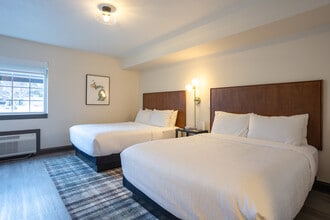 Studio's at The Vic in Traverse City, MI - Foto de edificio - Interior Photo