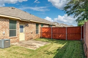 393 Orbit Dr in Lavon, TX - Building Photo