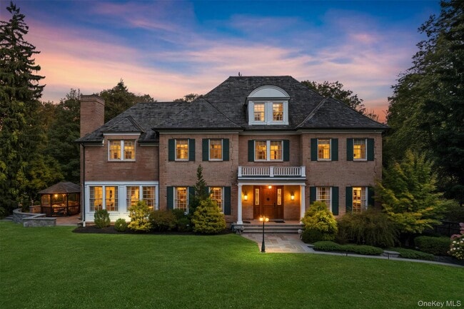 property at 2 Heathcote Dr