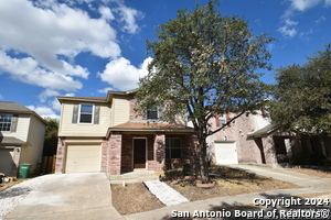 135 Cindy Lou Dr in San Antonio, TX - Foto de edificio