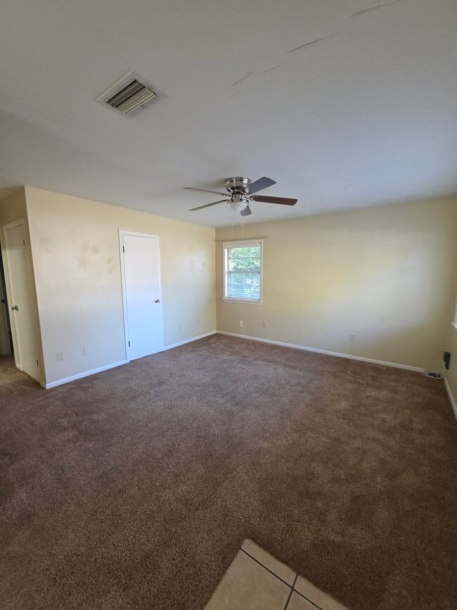 810 E J St in Russellville, AR - Building Photo - Building Photo