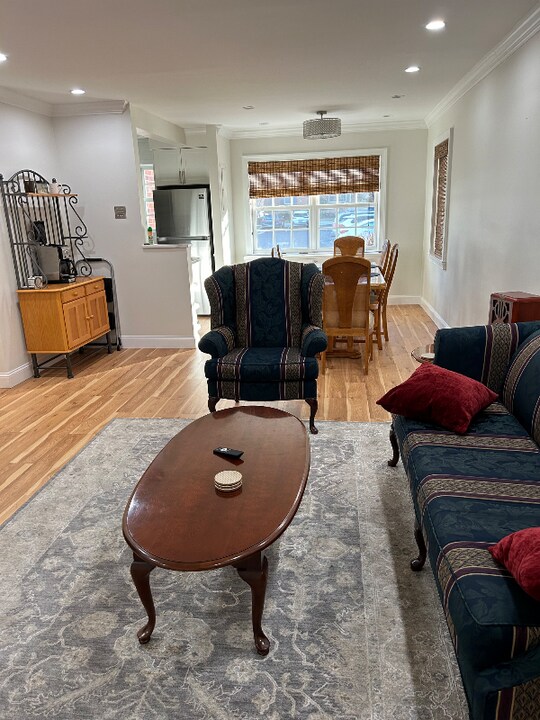 1734 W Abingdon Dr in Alexandria, VA - Building Photo