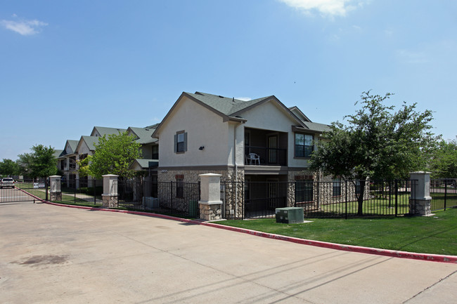 Park at Rolling Hills in Desoto, TX - Building Photo - Building Photo
