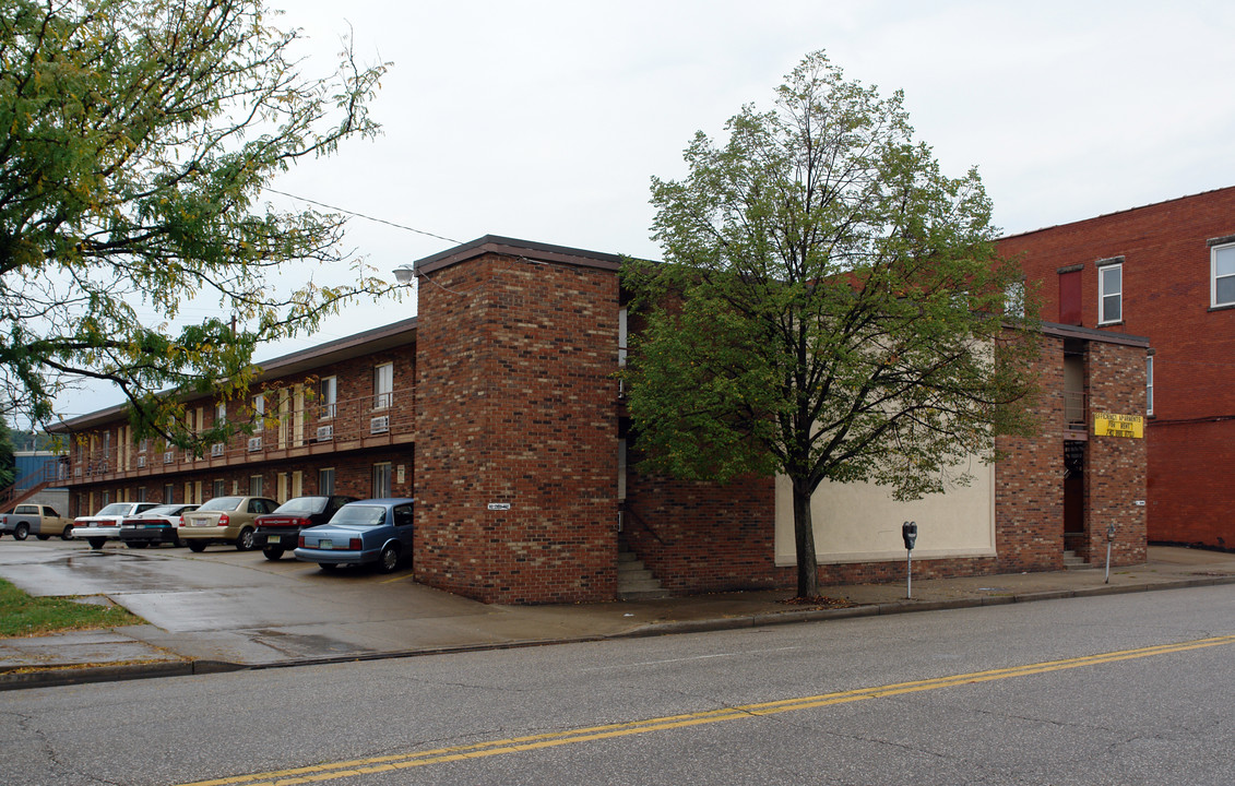 1366 4th Ave in Huntington, WV - Building Photo