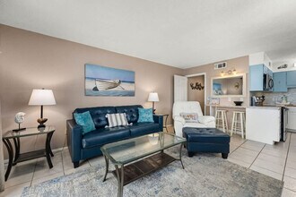 8743 Thomas Dr in Panama City Beach, FL - Building Photo - Building Photo