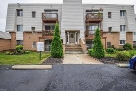 27359 Westown Blvd, Unit 1202 in Westlake, OH - Building Photo