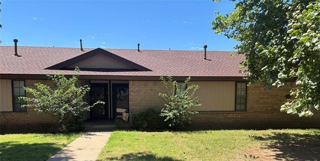 property at 1500 E Proctor Ave