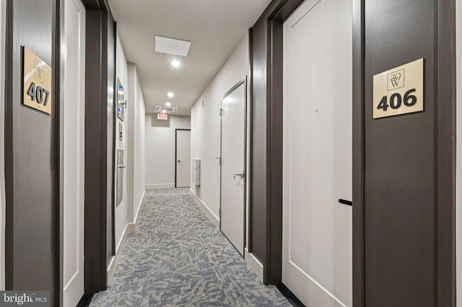 30 W Allens Ln, Unit 206 in Philadelphia, PA - Foto de edificio - Building Photo