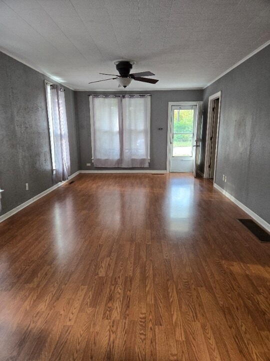 252 S Oak St in Manteno, IL - Building Photo