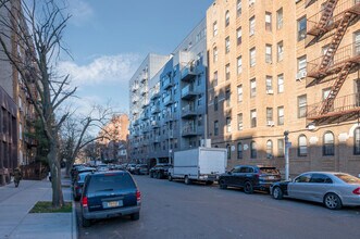 1587 E 19th St in Brooklyn, NY - Foto de edificio - Building Photo