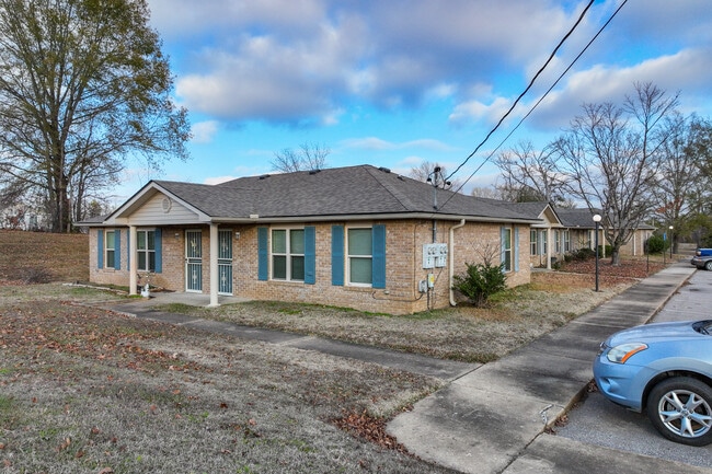 Eaglewood 8 Apartments