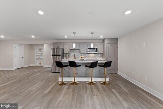 5684 Lewis Carroll Dr in Waldorf, MD - Foto de edificio - Building Photo