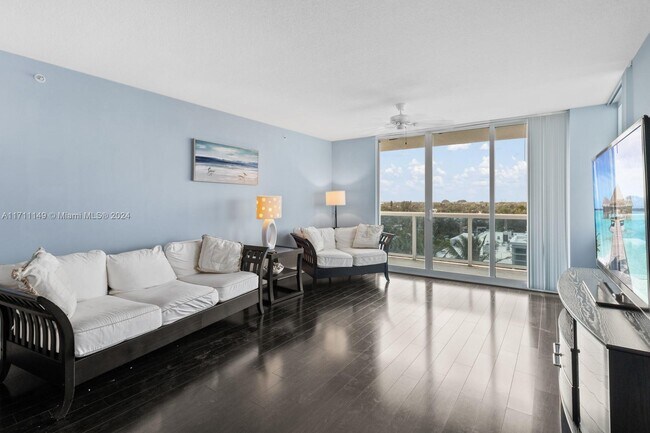 9201 Collins Ave in Surfside, FL - Building Photo - Building Photo