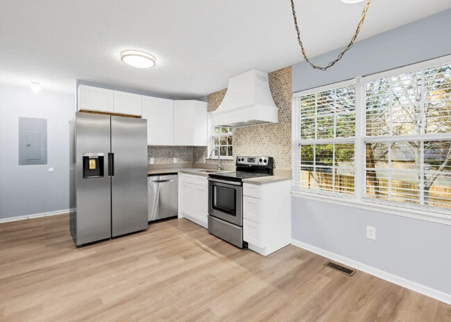 7610 Sarah Dr in Denver, NC - Building Photo - Building Photo