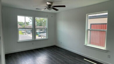 2320 Wavell St in Houston, TX - Building Photo - Building Photo