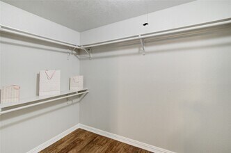 5701 Schumacher Ln in Houston, TX - Building Photo - Building Photo