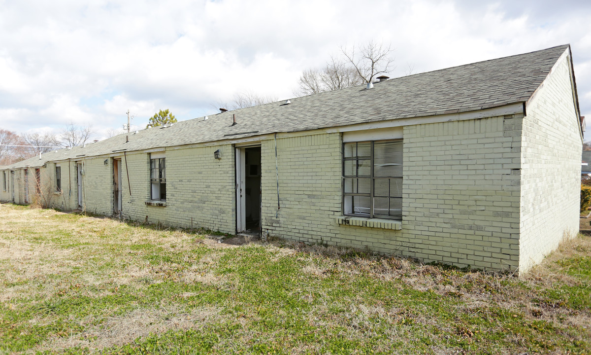 300 55th St in Fairfield, AL - Building Photo